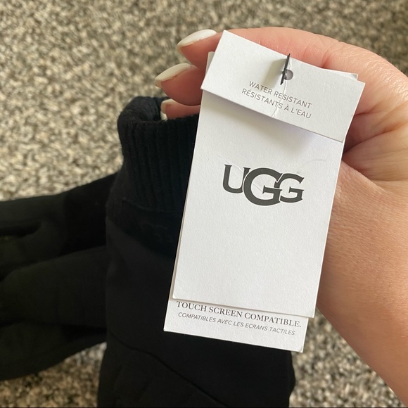 NWT Ugg Men’s Quilted Nylon Gloves - Picture 5 of 7